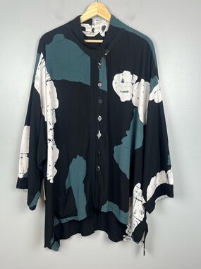 Lyng 100% rayon black teal & white oversized lagenlook button front blouse, 2X.